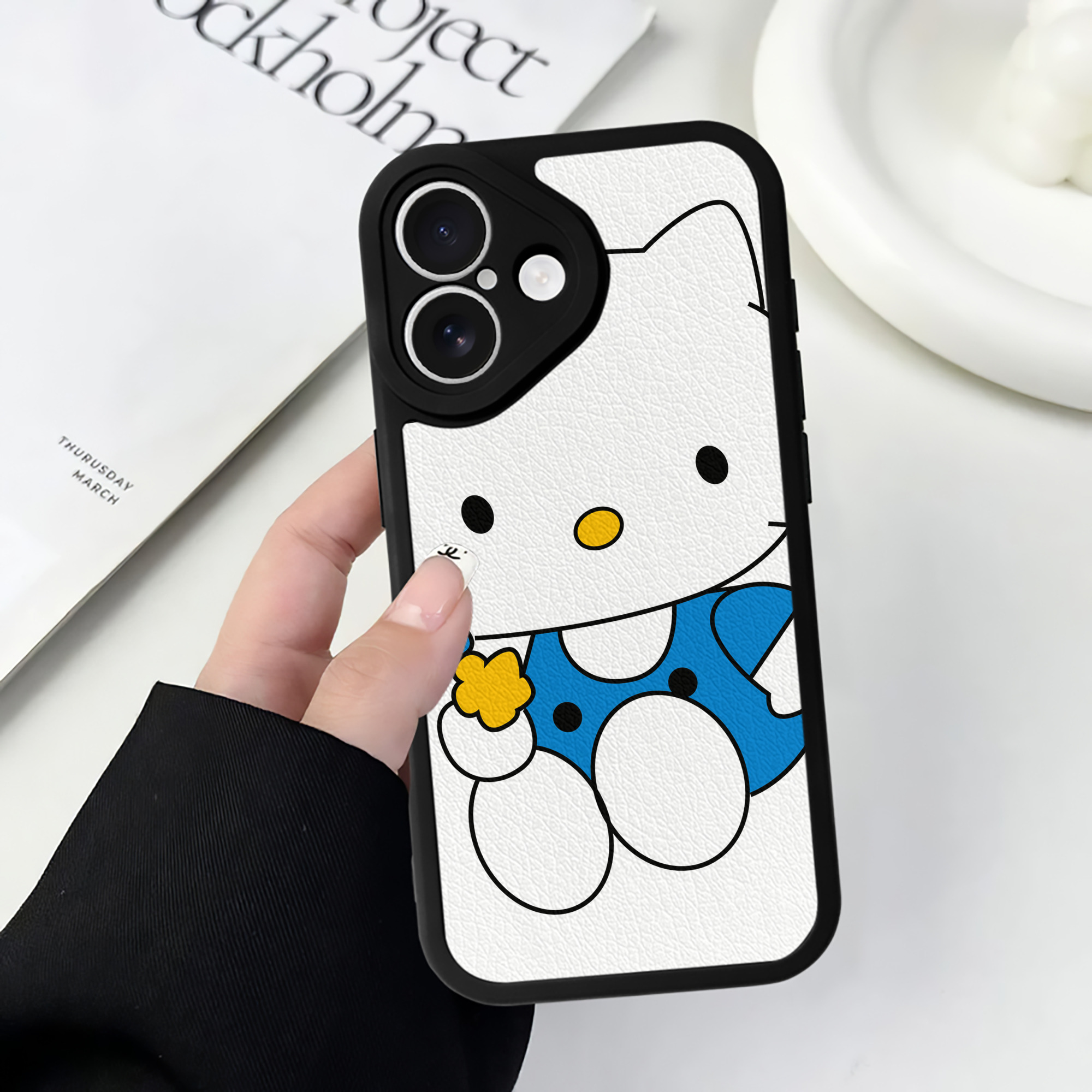 （画像用） Hello Kitty ハローキティ 【iPhone 16シリーズ対応】シリコンスマホケース（レザー調） 材質：シリコン